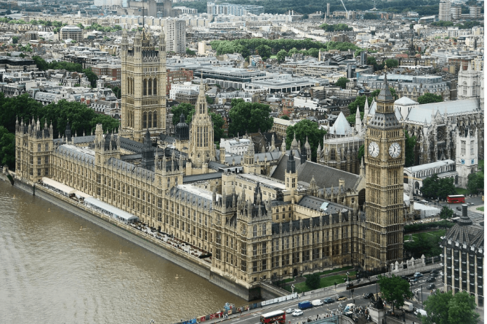 Élections parlementaires britanniques : les travaillistes sont largement favorisés, Rishi Sunak fait face à une défaite imminente Élections parlementaires britanniques : les travaillistes sont largement favorisés, Rishi Sunak fait face à une défaite imminente