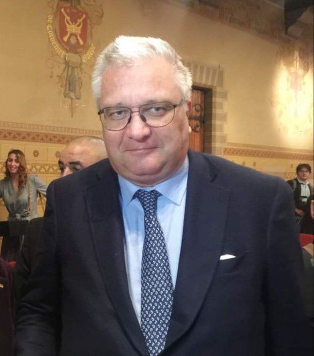 L.Hammouch: Le Prince Laurent en Lutte pour Accéder à la Sécurité Sociale : Une Affaire qui Soulève des Questions Fondamentales L.Hammouch: Le Prince Laurent en Lutte pour Accéder à la Sécurité Sociale : Une Affaire qui Soulève des Questions Fondamentales