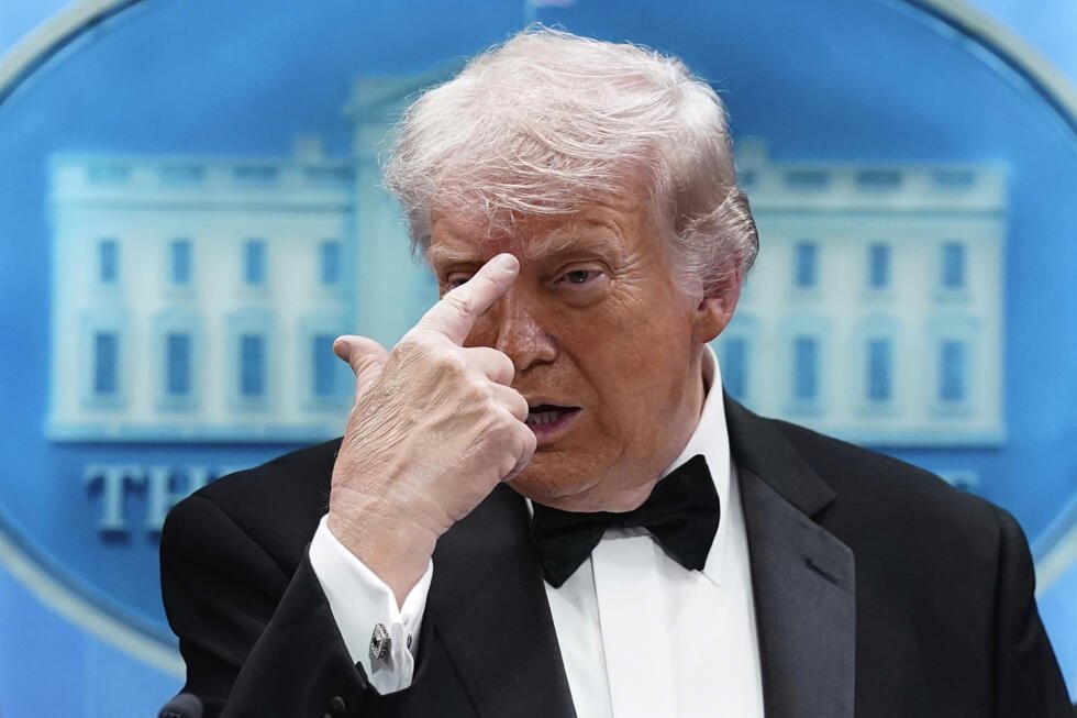 Le président Donald Trump prend la parole après une fusillade survenue lors du dîner annuel de l'Association des correspondants de la Maison Blanche, à Washington.