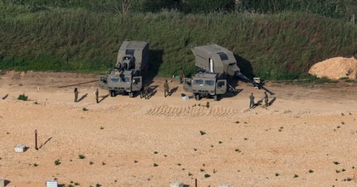 Des soldats israéliens près de la frontière avec le Liban, le 16 avril 2026.