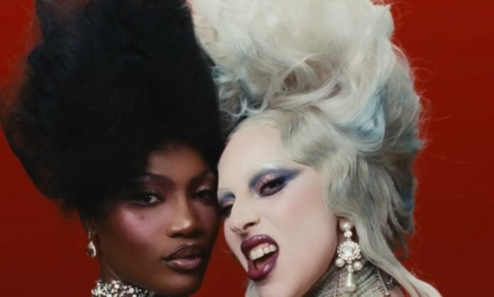 Doechii et Lady Gaga dans le clip Runway, extrait du Diable s'habille en Prada 2