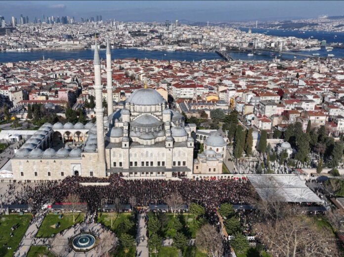 Vue aérienne de la mosquée Fatih à Isatanbul (Turquie)