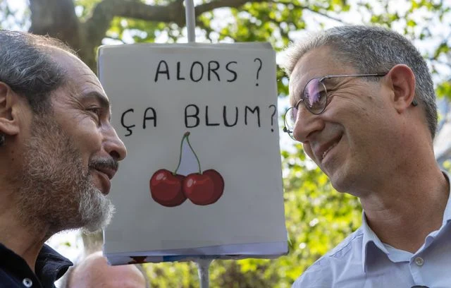 Plus tôt dans cette semaine, François Ruffin, qui siège au groupe écologiste à l’Assemblée nationale, avait créé la polémique à gauche en se disant « hostile à l’immigration de travail ».
« Je m’inscris dans une tradition qui estime que tous ceux qui sont sur le territoire français ont leur place, doivent pouvoir travailler à la fois pour eux-mêmes et pour produire pour notre pays. Mais on ne doit pas aller chercher les talents à l’étranger pour les utiliser chez nous », avait-il expliqué sur BFMTV citant Léon Blum et Jean Jaurès pour prouver son ancrage.