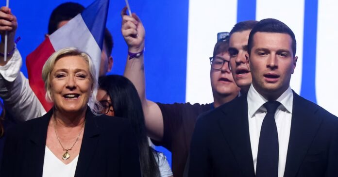Marine Le Pen et Jordan Bardella lors d'un meeting du Rassemblement national à l'occasion du 1er-Mai, à Macon.