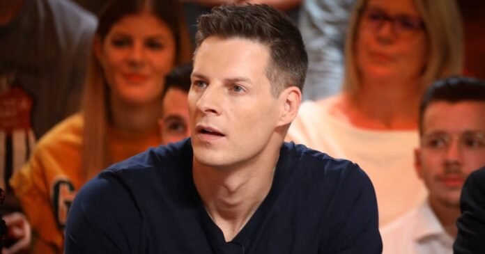 Matthieu Delormeau peut retrouver le sourire : son récit-confession "Addictions" est déjà un succès de librairie.