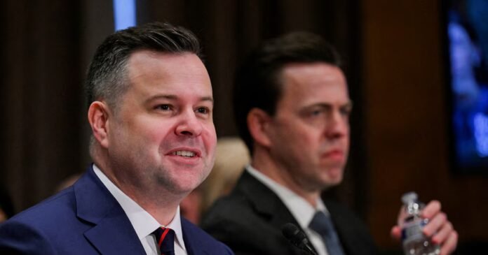 Bill Pulte témoigne lors d'une audition de confirmation devant la commission sénatoriale des banques, du logement et des affaires urbaines, au Capitole, à Washington, le 27 février 2025.