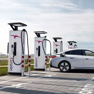 Une avancée majeure : Scania invente un camion électrique capable d'alimenter le réseau 3 Comptant parmi les premiers opérateurs de recharge rapide en France, Ionitu se fait doubler par de nouveaux acteurs. © Ionity