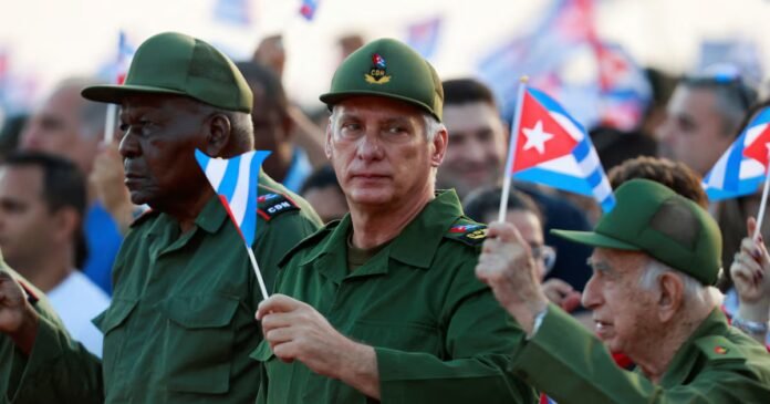 Le président cubain Miguel Diaz-Canel participe à un rassemblement organisé par les autorités cubaines pour protester contre la politique américaine à l'égard de l'île, à La Havane, Cuba , le 22 mai 2026.