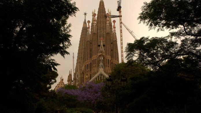 En images : la Sagrada Familia, un joyau architectural qui accueille le pape Léon XIV