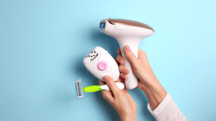 Laser, cire, rasoir… quelle est la meilleure technique pour épiler son maillot ?