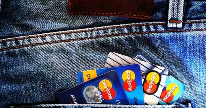 Les frais bancaires ont augmenté de 2,7% cette année, sur 10 ans cette hausse des prix reste «inférieure à l'inflation» Les frais bancaires ont augmenté de 2,7% cette année, sur 10 ans cette hausse des prix reste «inférieure à l'inflation»