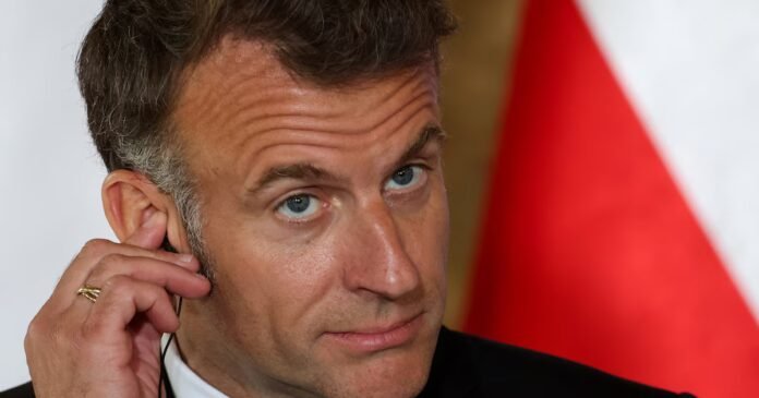 Un cadre de chez Thales, un ex-coordonnateur national du renseignement Emmanuel Macron lors d'une conférence de presse avec le Premier ministre polonais Donald Tusk, le 20 avril 2026.