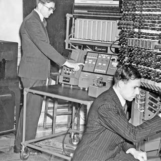 Près d'un Français sur deux utiliserait déjà l'IA au quotidien et voici les usages qu'ils en font 1 Vous utilisez l’IA au quotidien, mais connaissez-vous les génies qui l’ont imaginée ? © National Archives, USA
