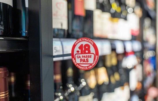 Alcool : « – 18, ça passe pas »… Les épiceries lancent une campagne nationale contre la vente aux mineurs Alcool : « – 18, ça passe pas »… Les épiceries lancent une campagne nationale contre la vente aux mineurs