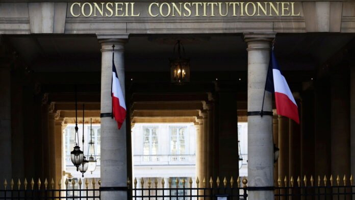 « C’est énorme » : face à l’envolée des saisines, pas de vacances pour le Conseil constitutionnel « C’est énorme » : face à l’envolée des saisines, pas de vacances pour le Conseil constitutionnel