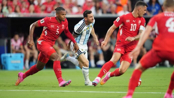DIRECT. Argentine-Suisse: à 10 contre 11, la Nati fait de la résistance et pousse la bande de Messi en prolongations, suivez en live le match des quarts de finale de la Coupe du monde 2026 DIRECT. Argentine-Suisse: à 10 contre 11, la Nati fait de la résistance et pousse la bande de Messi en prolongations, suivez en live le match des quarts de finale de la Coupe du monde 2026