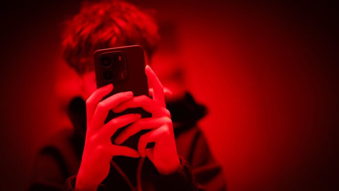« Des risques élevés de problèmes de santé mentale » : vers une interdiction des réseaux sociaux pour les ados européens ? « Des risques élevés de problèmes de santé mentale » : vers une interdiction des réseaux sociaux pour les ados européens ?