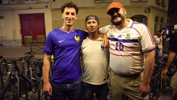 « Il ne va jamais à la machine » : à chaque génération de supporters son maillot des Bleus « Il ne va jamais à la machine » : à chaque génération de supporters son maillot des Bleus