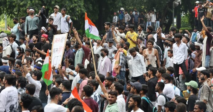 Inde : le mouvement des "Cafards" obtient la démission du ministre de l'Education Inde : le mouvement des "Cafards" obtient la démission du ministre de l'Education