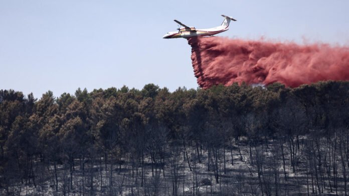 L'incendie du Var continue de progresser, plus de 2 300 foyers privés d'électricité L'incendie du Var continue de progresser, plus de 2 300 foyers privés d'électricité