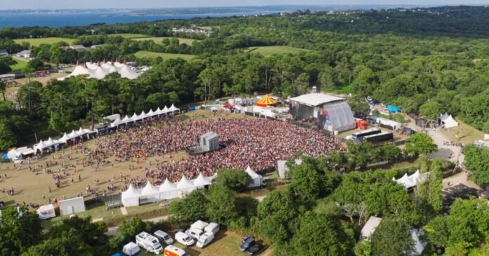 « Les festivals de l’été » : Humanisme et sono mondiale dans le Finistère « Les festivals de l’été » : Humanisme et sono mondiale dans le Finistère