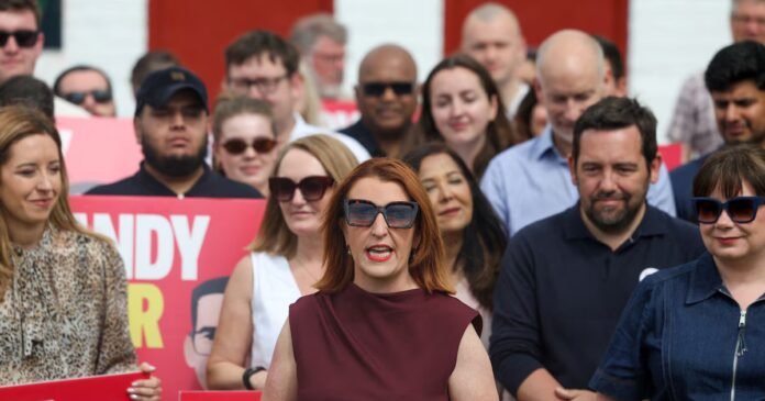 Louise Haigh, du tribunal au premier cercle d’Andy Burnham Louise Haigh, députée travailliste de Sheffield, s'adresse aux membres et aux sympathisants du Parti travailliste avant l'arrivée d'Andy Burnham le 19 juin 2026.