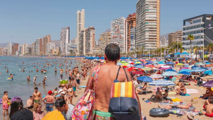 Tours vertigineuses, plages ensoleillées, tourisme de masse… La station espagnole de Benidorm en 11 photos Tours vertigineuses, plages ensoleillées, tourisme de masse… La station espagnole de Benidorm en 11 photos