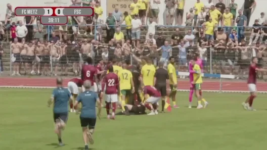 Une arbitre projetée au sol et sortie à la mi-temps: violente altercation dans un match amical du FC Metz Une arbitre projetée au sol et sortie à la mi-temps: violente altercation dans un match amical du FC Metz