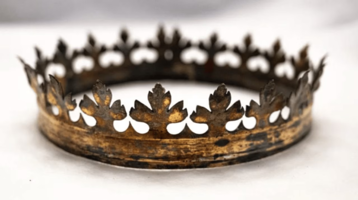 Voici le fabuleux trésor royal perdu depuis la Seconde Guerre mondiale qui a été retrouvé dans une cathédrale Voici le fabuleux trésor royal perdu depuis la Seconde Guerre mondiale qui a été retrouvé dans une cathédrale