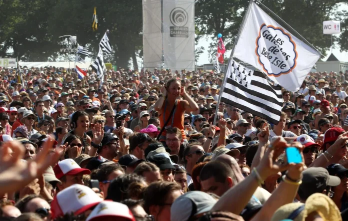 Vomissements, crampes… Des festivaliers des Vieilles Charrues malades, l’eau des campings analysée