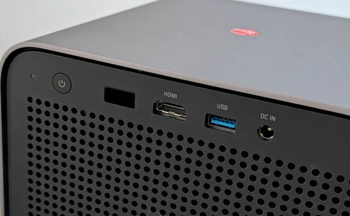 J’ai testé le Leica Cine Compact 1 : un projecteur 4K laser facile à vivre 7 leica cine compact 1 test details 012