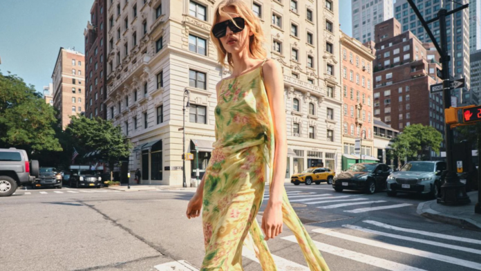 "C'est l'été" : 9 belles robes colorées Zara à porter sans modération "C'est l'été" : 9 belles robes colorées Zara à porter sans modération