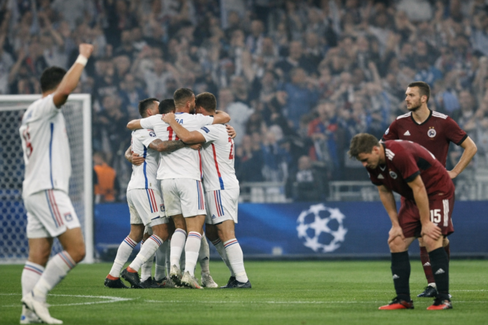 Lyon renverse Prague (3-0) et file en barrages de la Ligue des champions Lyon renverse Prague (3-0) et file en barrages de la Ligue des champions