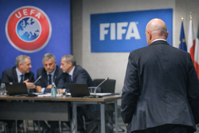 Crise de confiance : l'UEFA demande le départ de Gianni Infantino Crise de confiance : l'UEFA demande le départ de Gianni Infantino