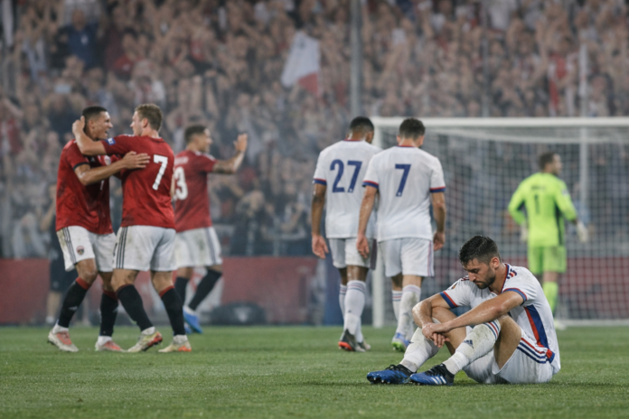 Lyon se complique la course à la Ligue des champions après la défaite à Prague Lyon se complique la course à la Ligue des champions après la défaite à Prague